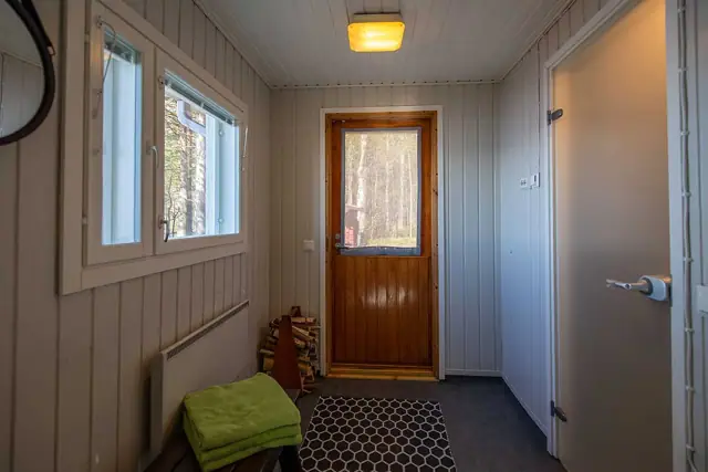 Aapo: mökki ulkoa
