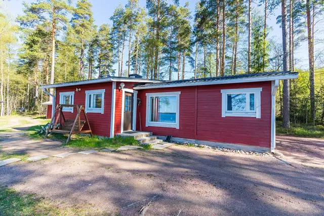 Aapo: mökki ulkoa