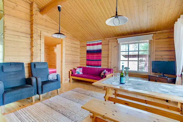 Mökki Kukasjärvi: olohuone ja tupa