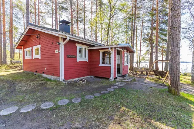 Lauri: mökki ulkoa