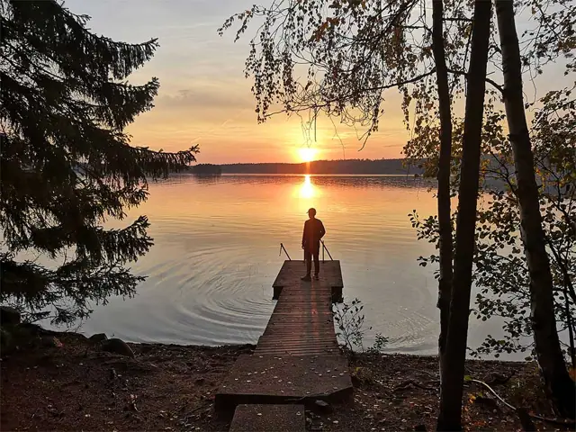 Auringonlasku Muikkulan laiturilla