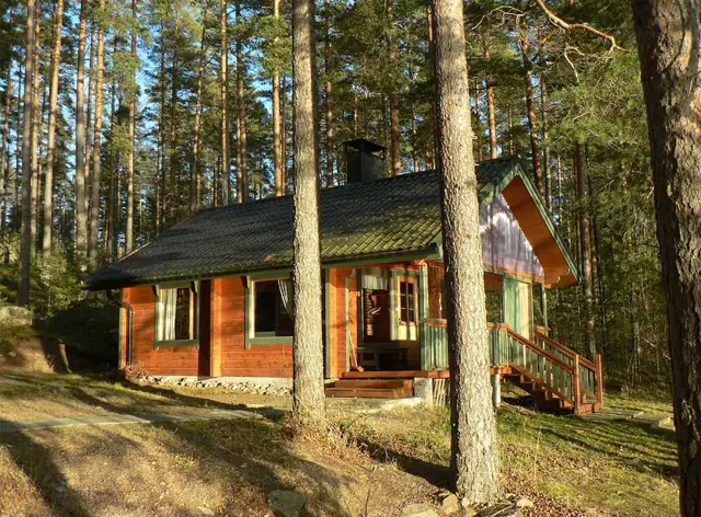 Tintti: mökki ulkoa