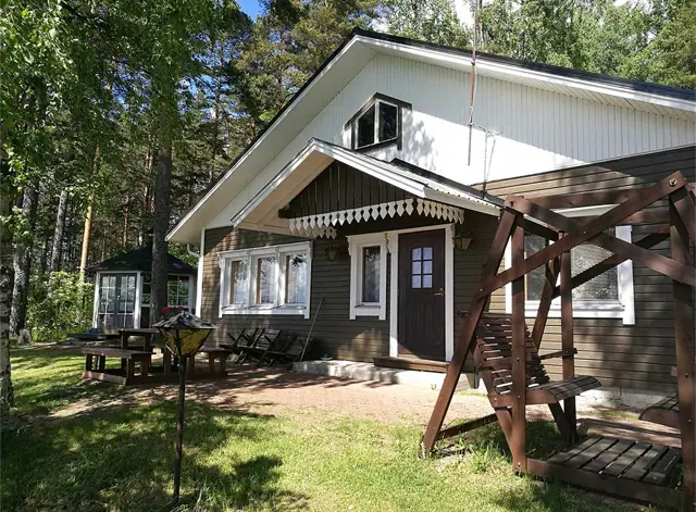 Venla: mökki ulkoa