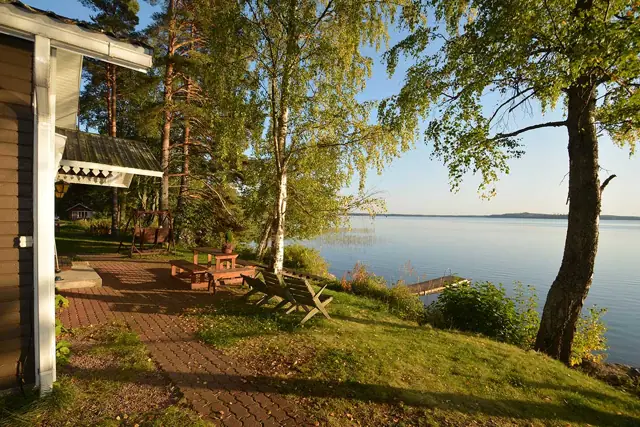 Venla: mökki ulkoa