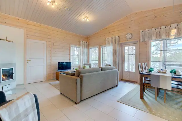 Villa Kukasjärvi: olohuone ja tupa