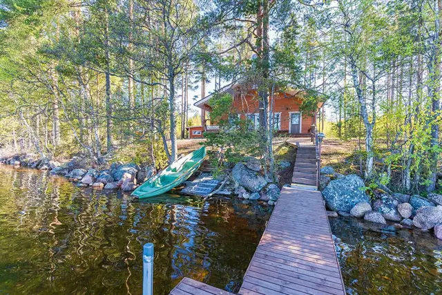 Villa Tuomas: mökki ulkoa