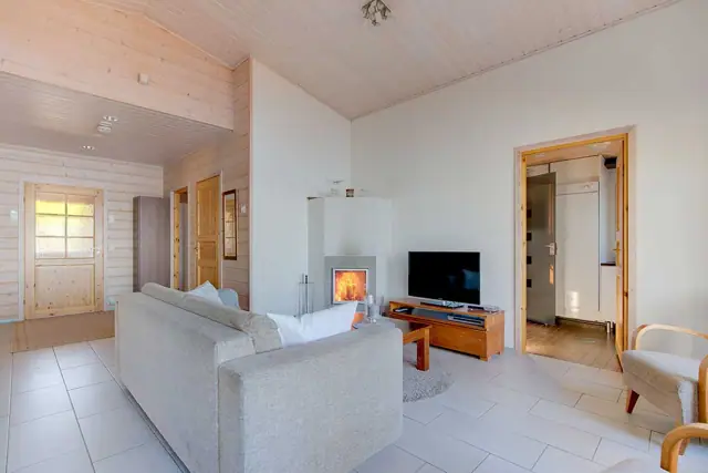 Villa Tuomas: olohuone ja tupa