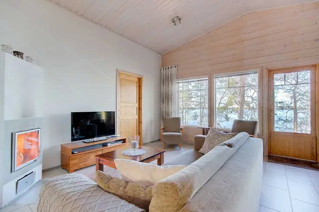 Villa Tuomas: olohuone ja tupa