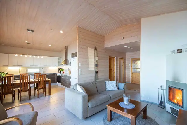 Villa Tuomas: mökki ulkoa